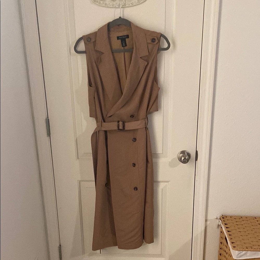 White House Black Market Size 12 Tan Sleeveless Trench Dress